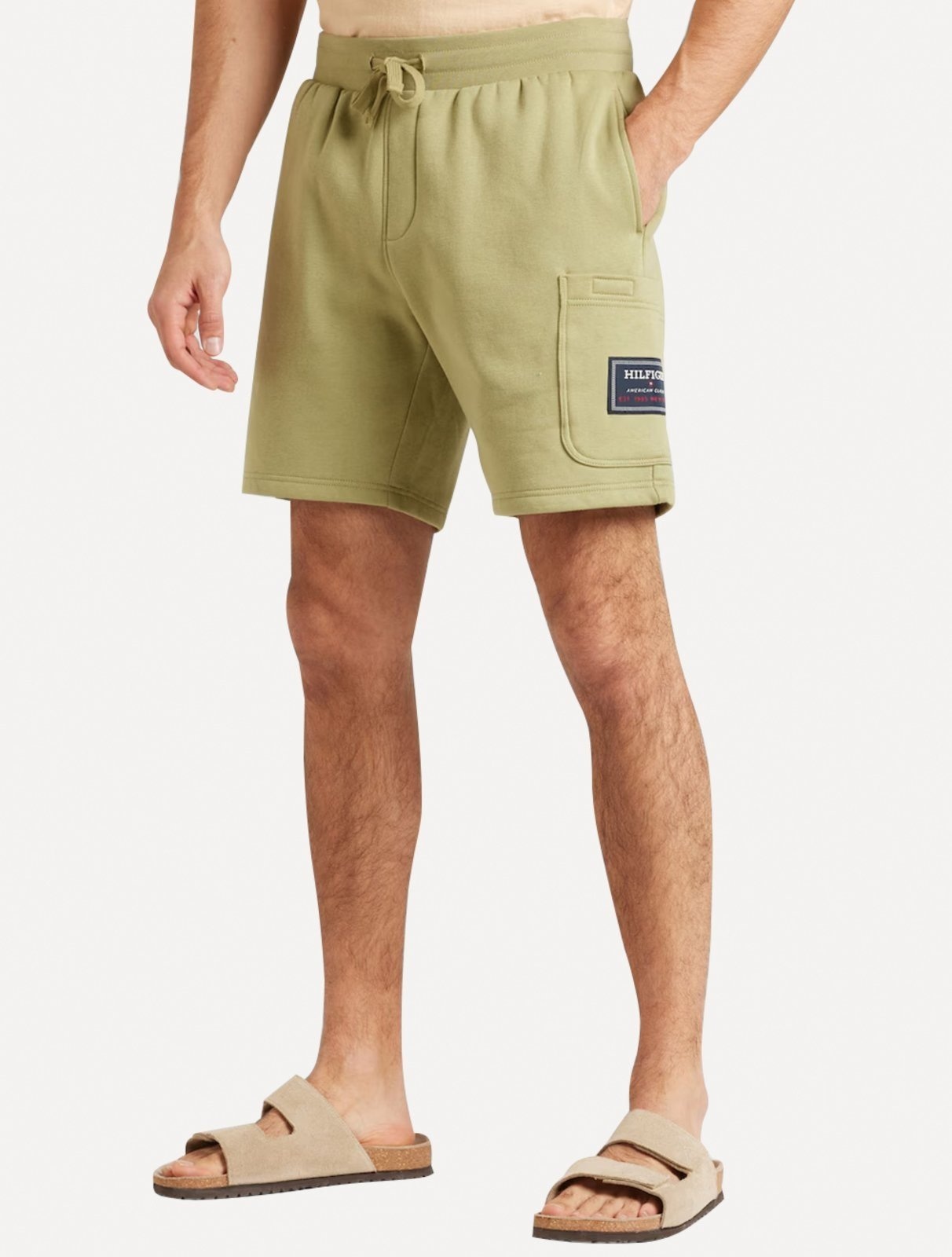 Imagem principal Bermuda Tommy Hilfiger Moletom Masculina Flag Logo Badge Oliva Tommy Hilfiger verde