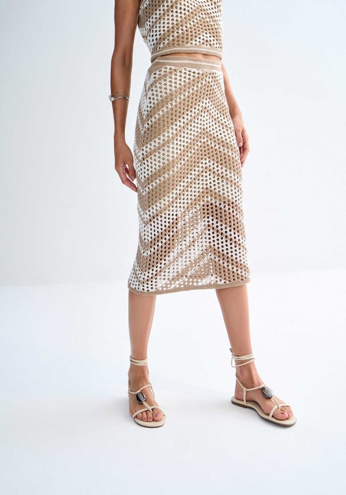 Imagem principal Saia Midi Reta em Tricô Vazado Bicolor Listras Lez a Lez bege