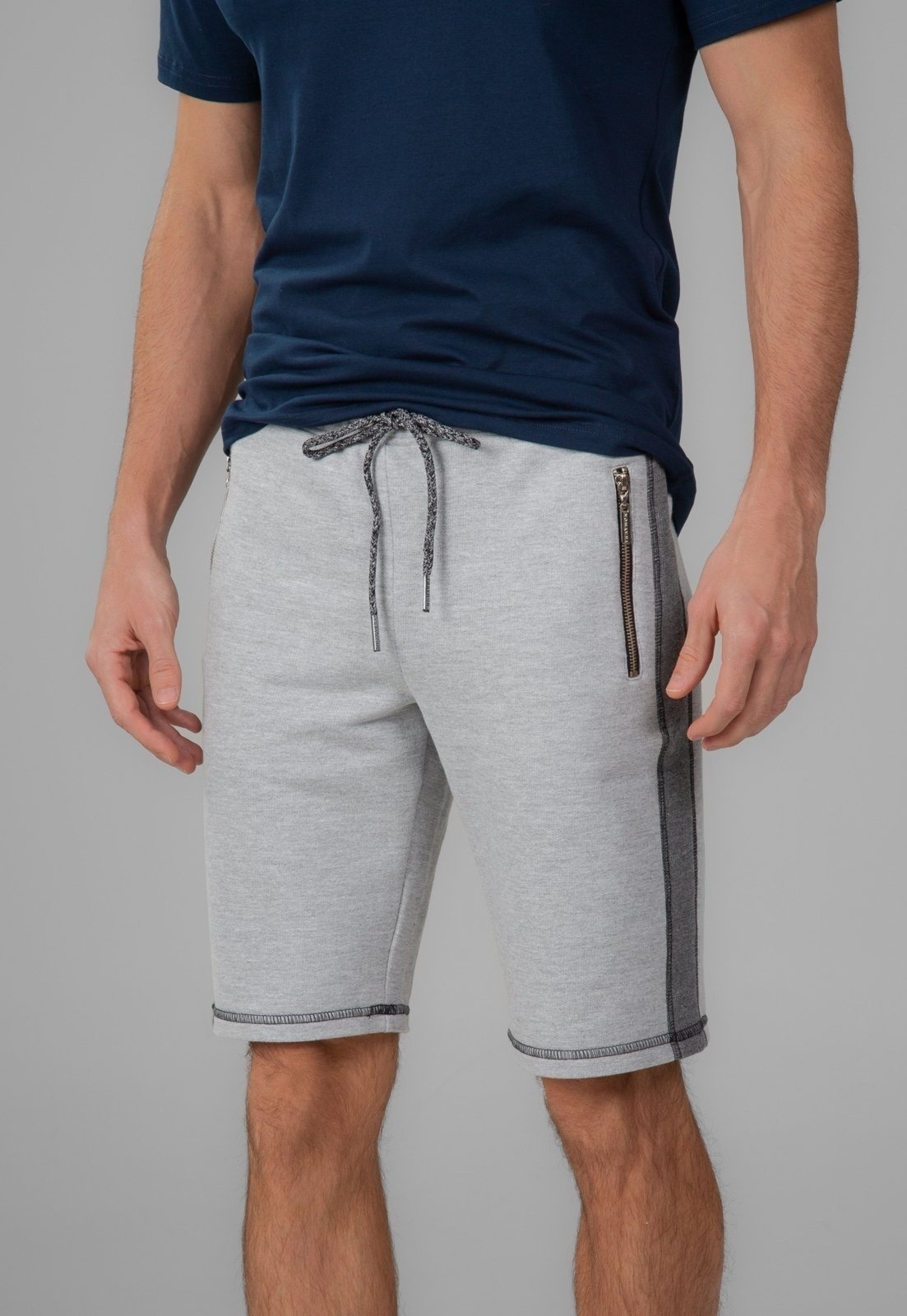 Imagem principal Bermuda Moletom Traymon Slim Com Cordão Claro Traymon cinza