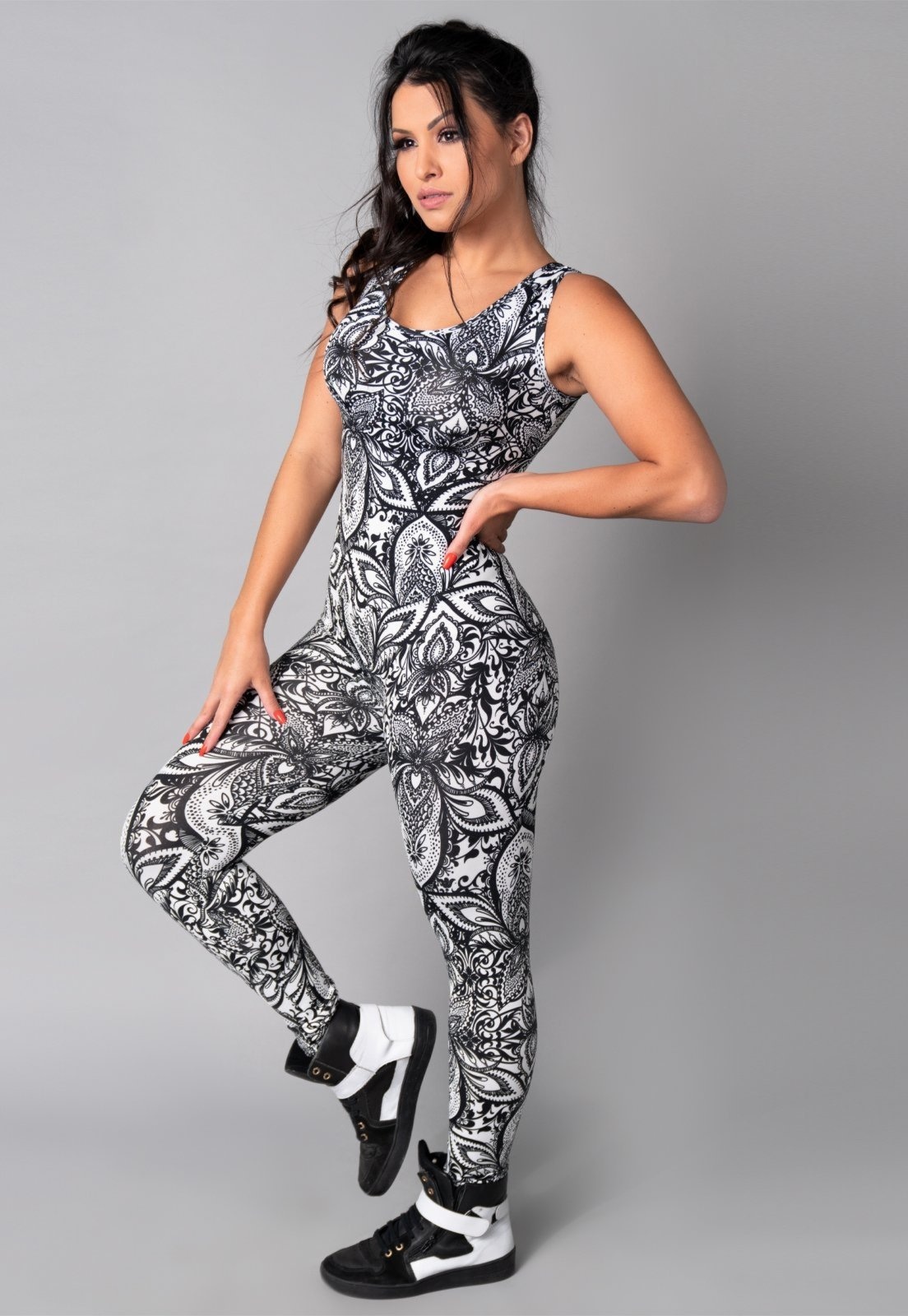 Imagem principal Macacão Longo MVB Modas Costa Nua Fitness Suplex Mandala Mvb Modas branco/estampado/multicolorido/preto