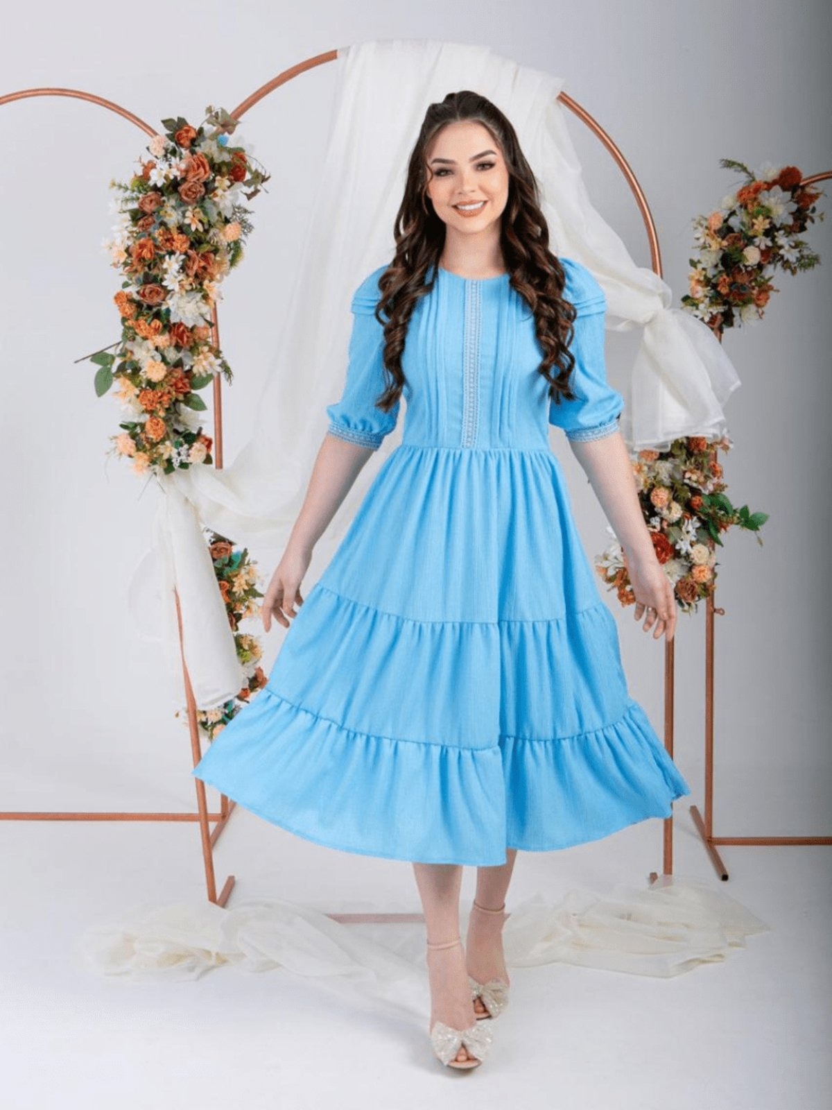 Imagem principal Vestidos Midi Elegante Festa Convidada com Manga e Guipir Azul Sarah Cristina Brand amarelo azul