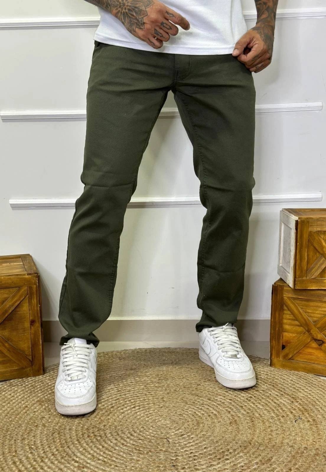 Imagem principal Calça Masculina de Sarja Alfaiatada Skinny com Elastano Militar ER ESTILO RENOVADO verde