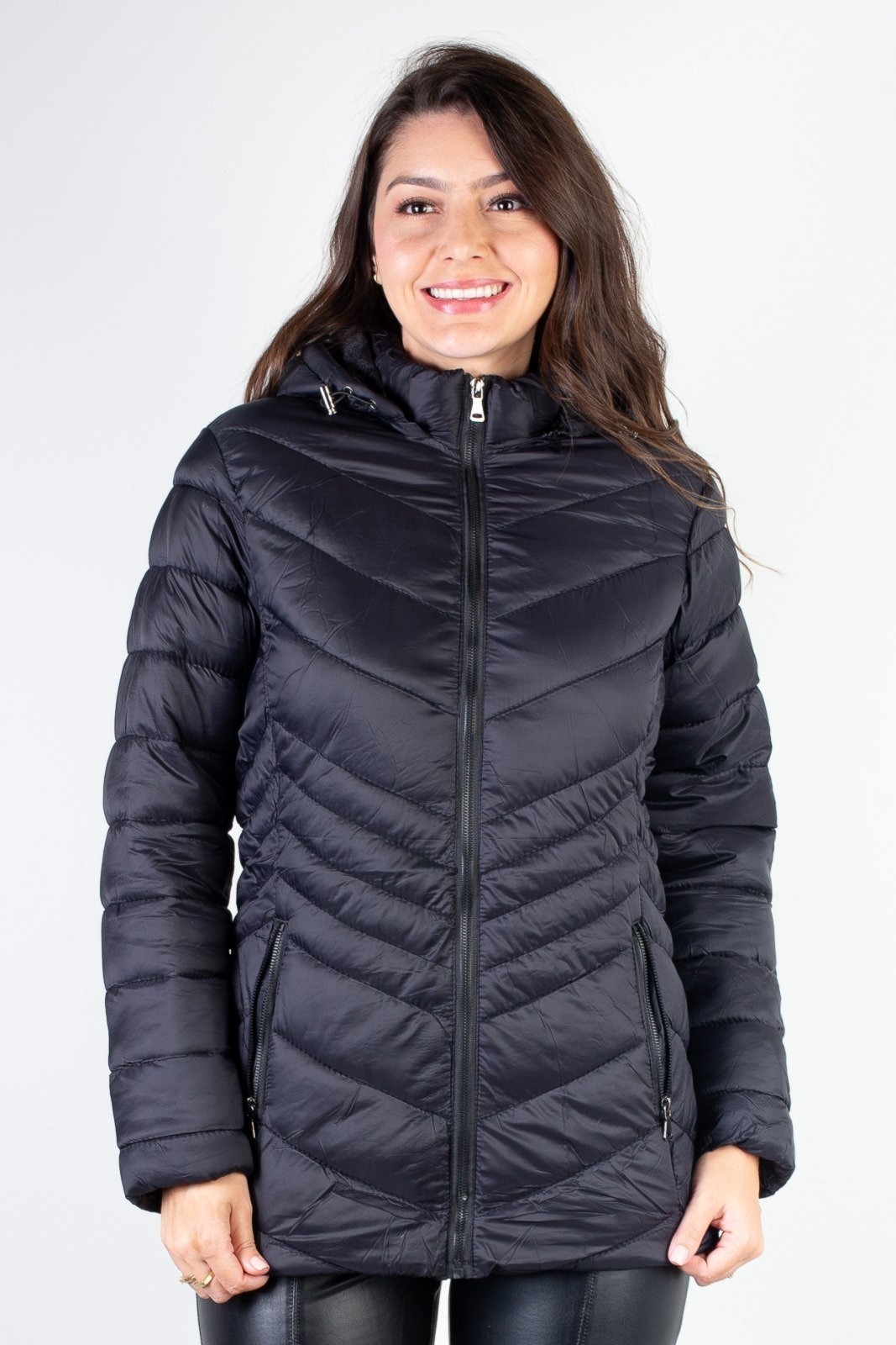 Imagem principal Jaqueta feminina de nylon alongada com capuz 80236 Enluaze preto