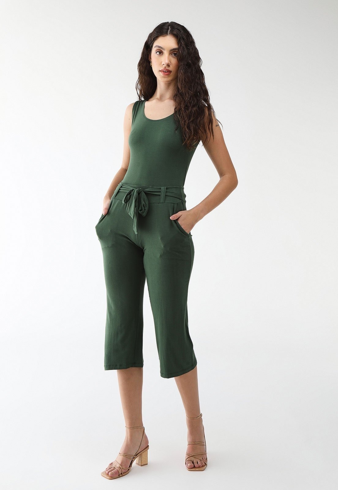 Imagem principal Conjunto Viscolycra Maria Paes Calça Pantacourt e Blusa Maria Paes preto