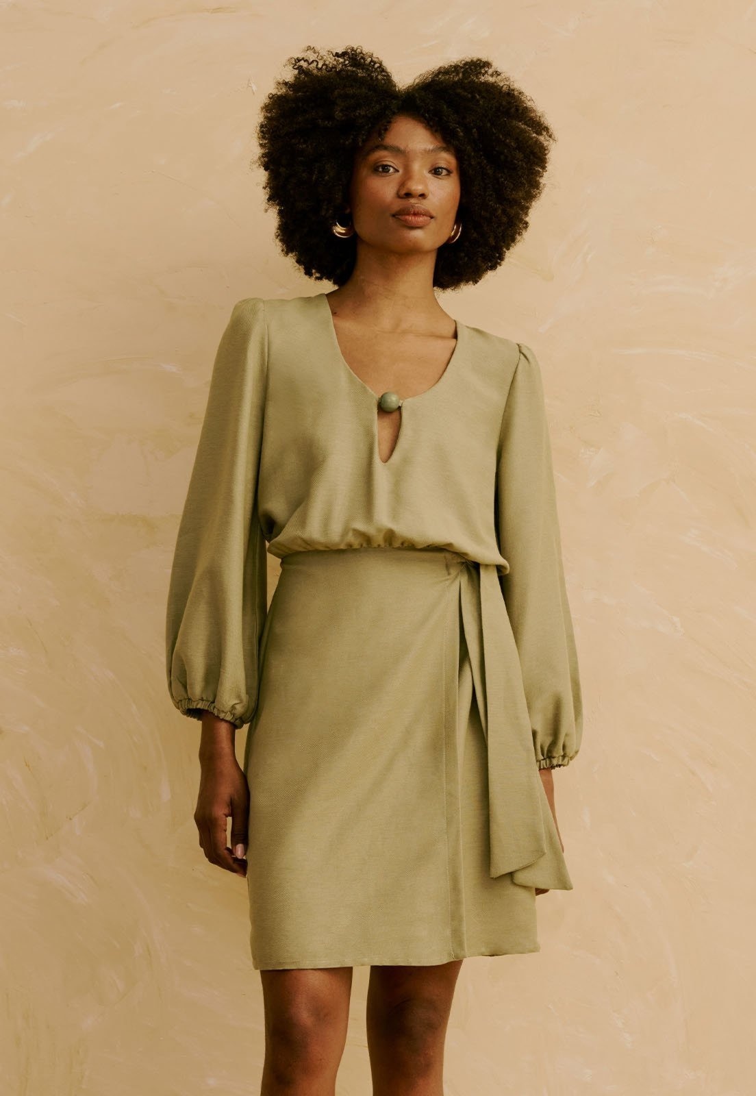 Imagem principal Vestido Curto Liso Ponteira Decote CaCay verde