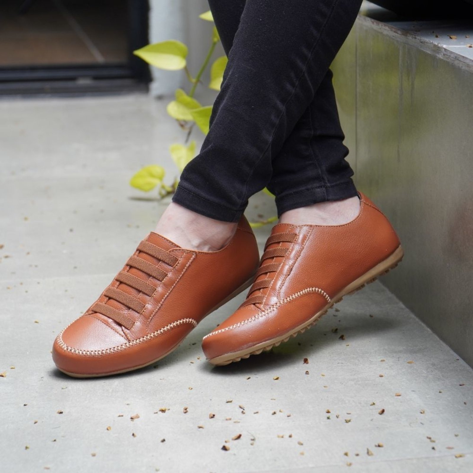 Imagem principal Sapatênis Feminino Confort De Couro Caramelo ROMEU E JULIETA SHOES marrom