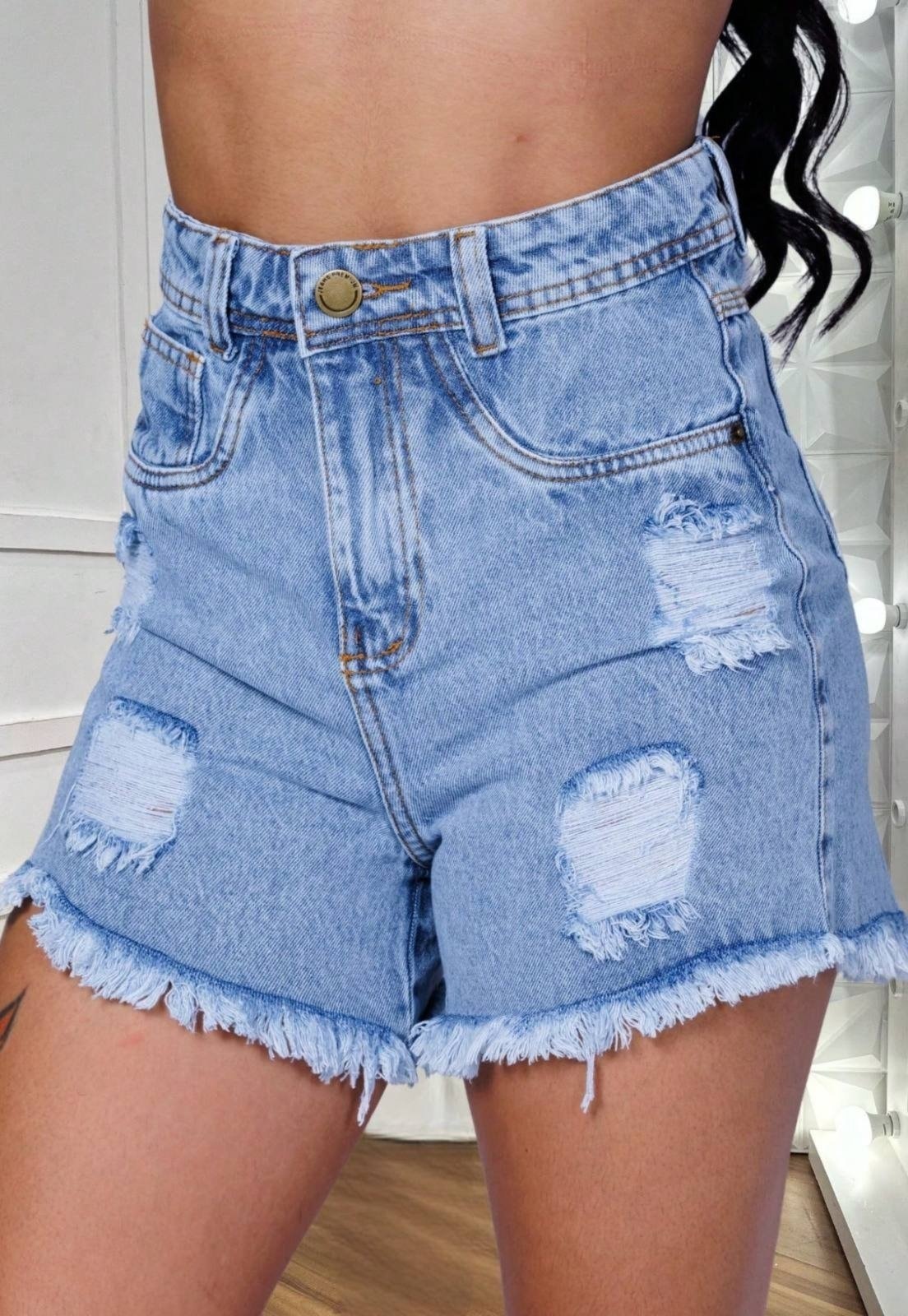 Imagem principal Short Jeans Feminino Cintura Alta com Detalhes Destroyed e Barra Desfiada CCW CENTRAL CAPITAL WEAR azul