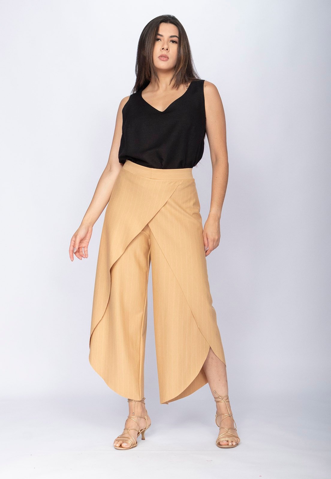 Imagem principal Calça Amazonia Vital Pantacourt Garatéa Transpassada Risca de Giz Dourado Buriti Amazonia Vital caramelo