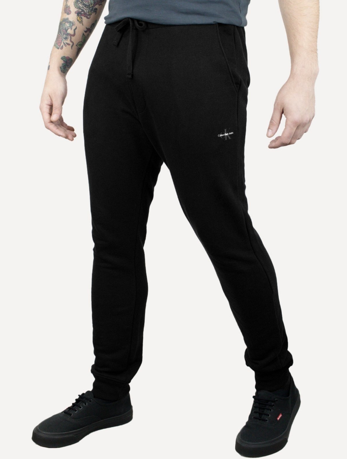 Imagem principal Calça Calvin Klein Jeans Masculina Moletom Re Issue Logo Preta Calvin Klein preto