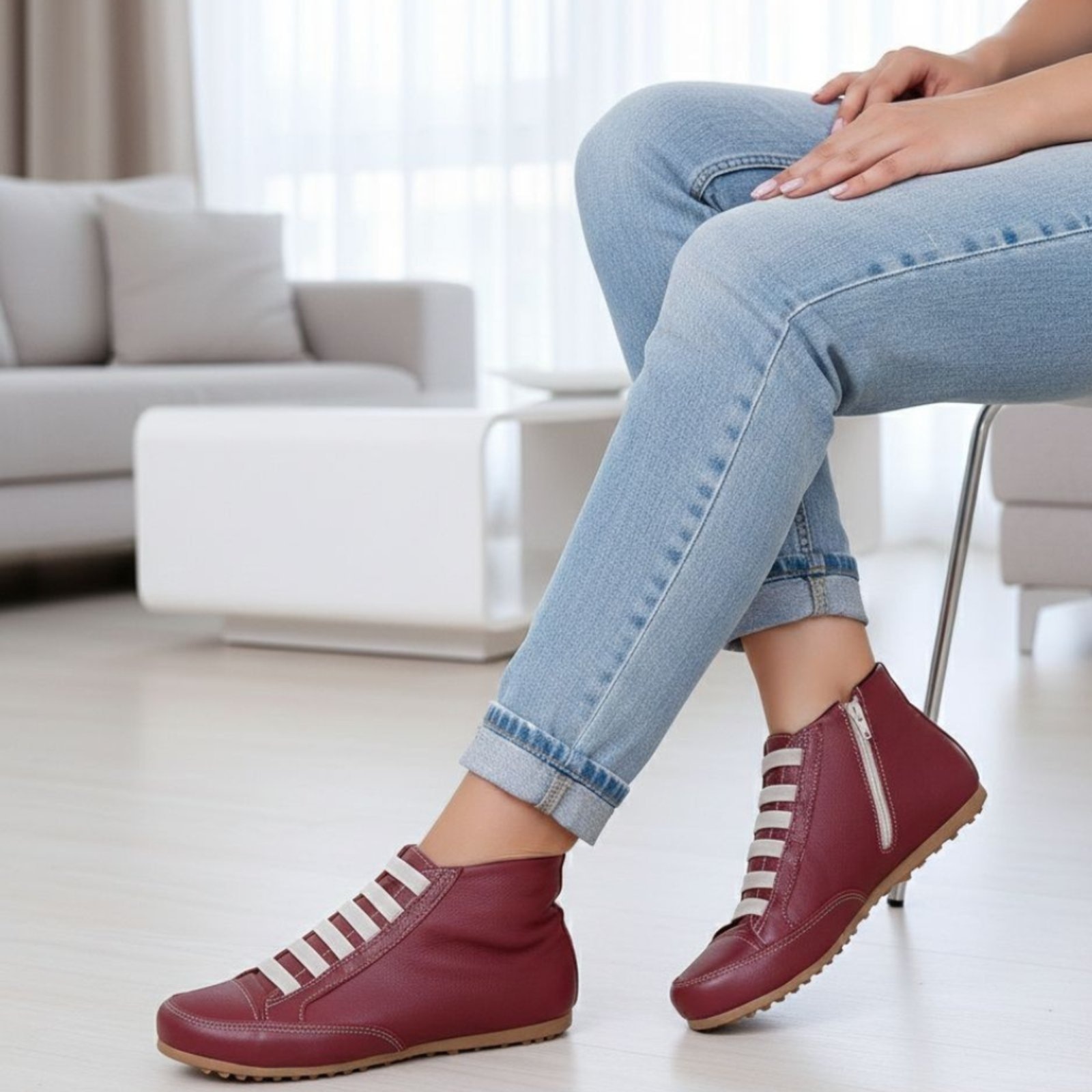 Imagem principal Botinha Feminina Rasteira em Couro com Zíper Vinho ROMEU E JULIETA SHOES bordô