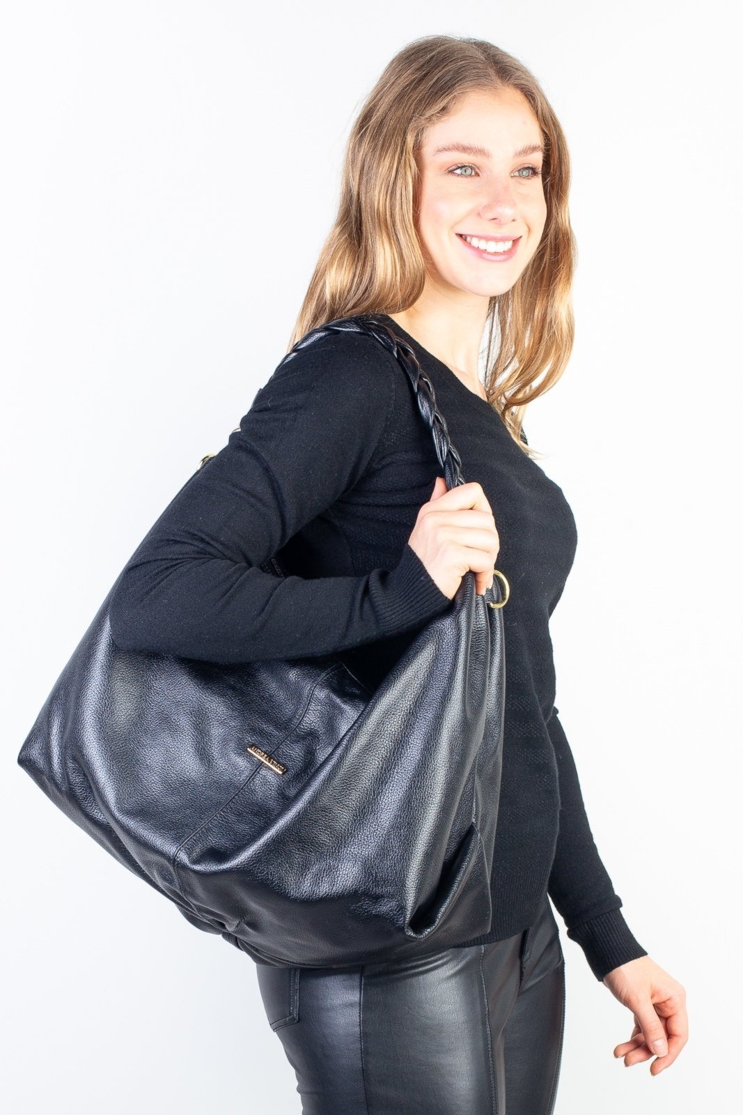 Imagem principal Bolsa saco grande de couro liso Cassia Andrea Vinci preto