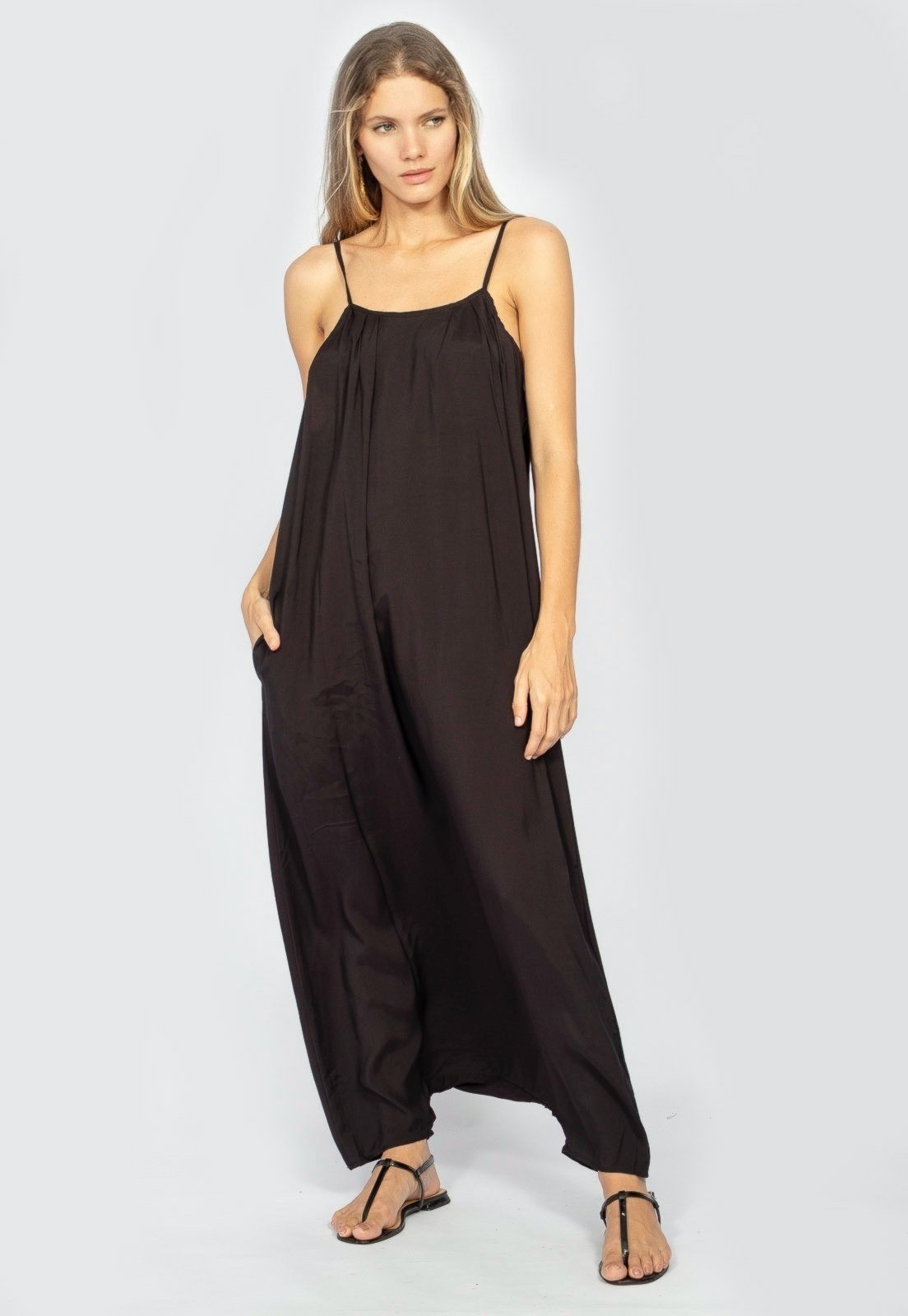 Imagem principal Macacão Saruel Amazonia Vital Solto Bilbao o Amazonia Vital preto