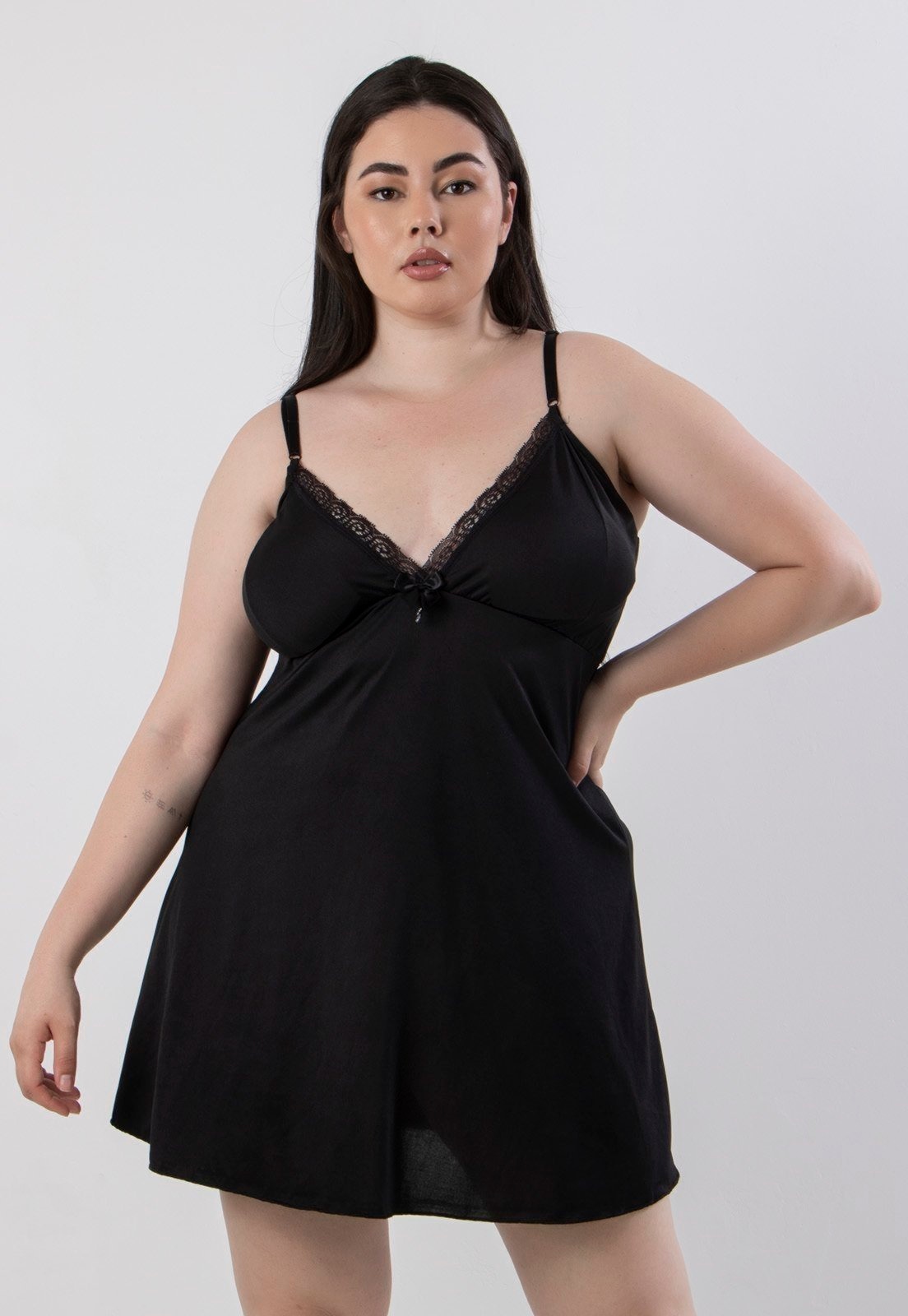 Imagem principal Camisola Plus Size Diluxo Liganete Lisa Detalhe em Renda Diluxo preto