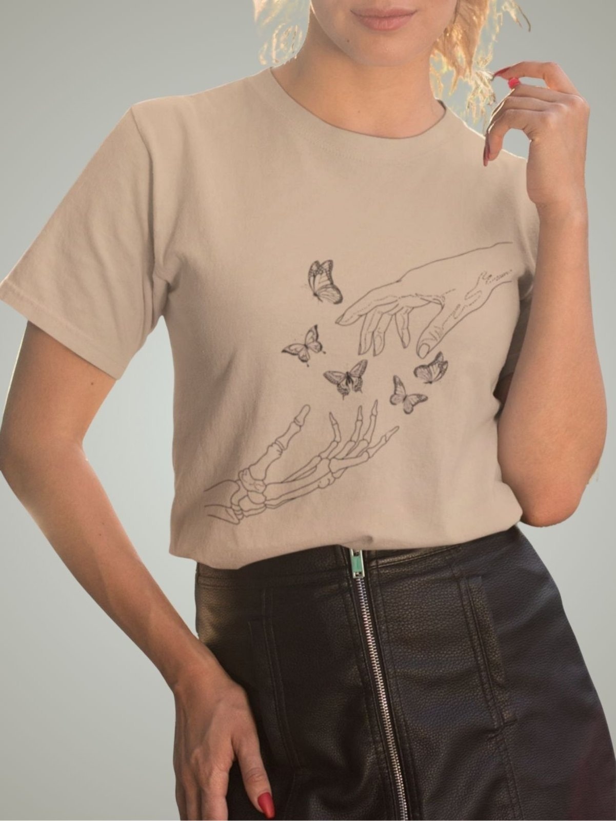 Imagem principal Camiseta Básica Feminina GuGi Borboleta Esqueleto Artística Caqui Gugi laranja caqui