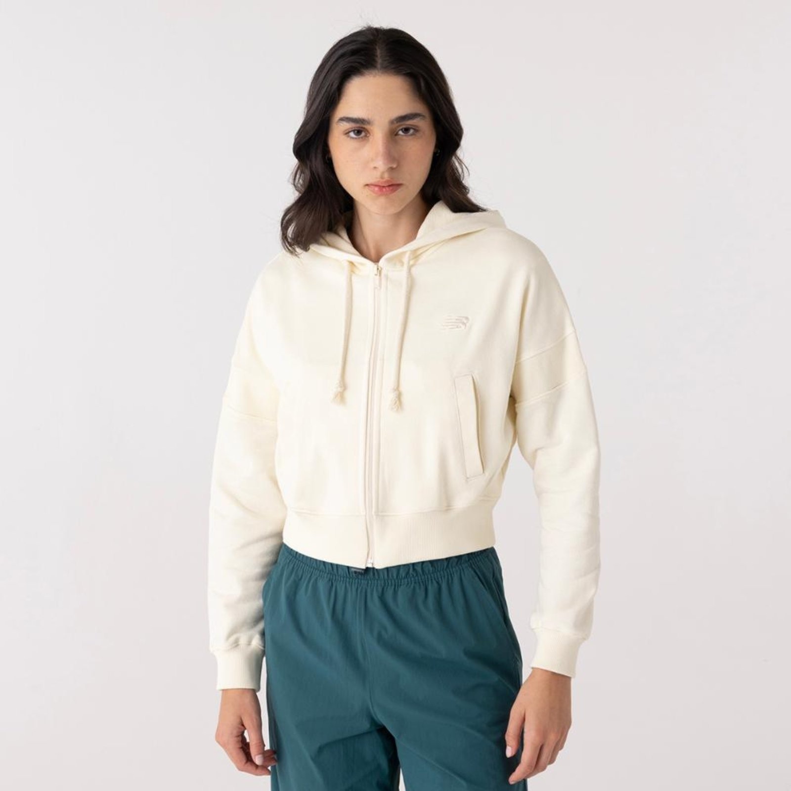 Imagem principal Jaqueta Athletics Small Logo Feminina New Balance incolor