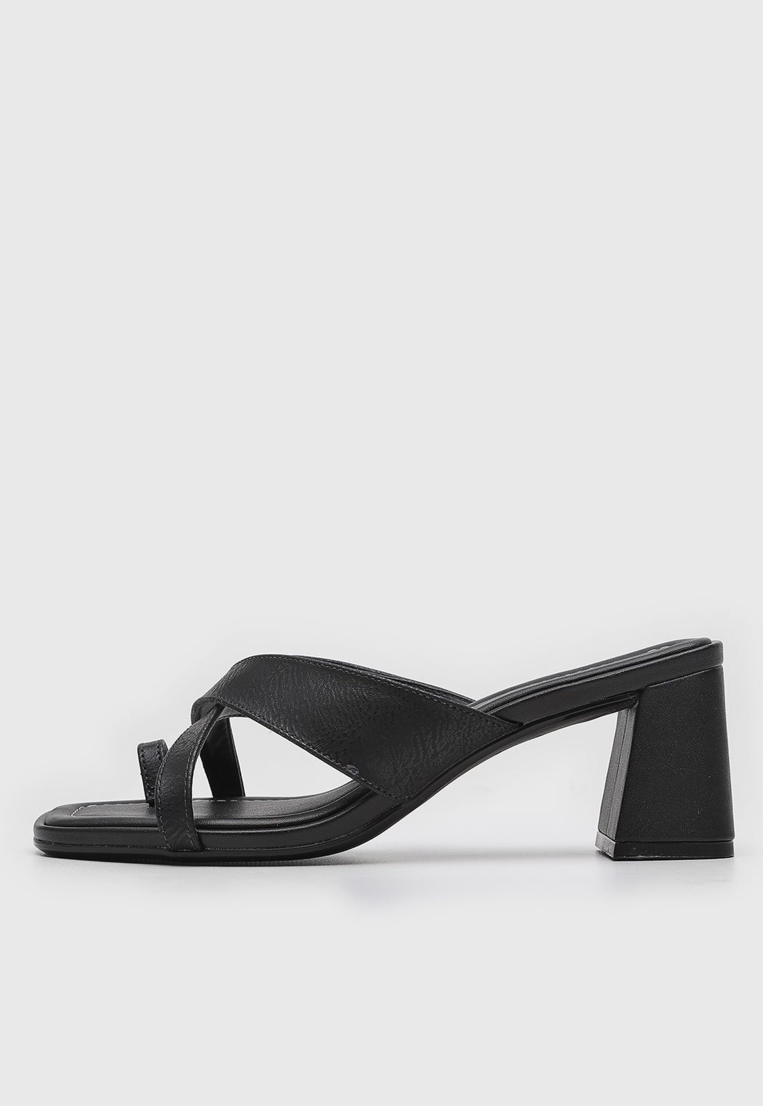 Imagem principal Sandália Feminina Vizzano Salto Bloco Tiras Cruzadas Preta VIZZANO preto