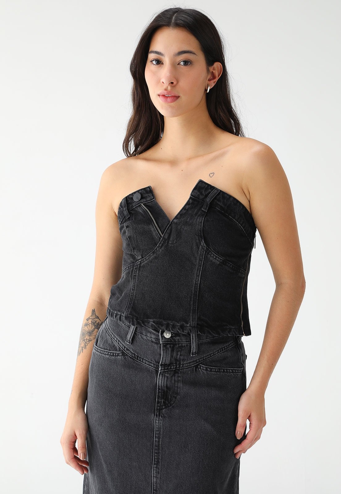 Imagem principal Blusa Cropped Jeans Colcci Ajustada Recortes Preta Colcci preto