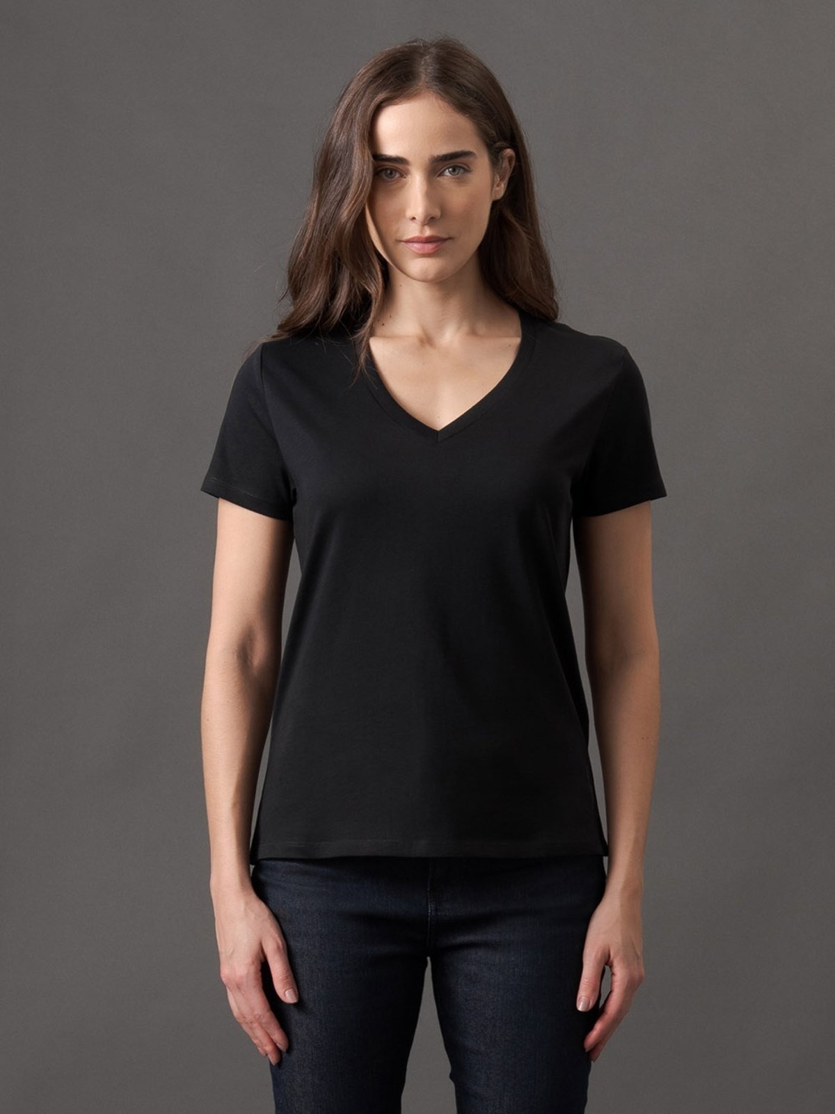 Imagem principal Camiseta Feminina Estampa Lateral Gola v Calvin Klein Jeans Calvin Klein Jeans preto