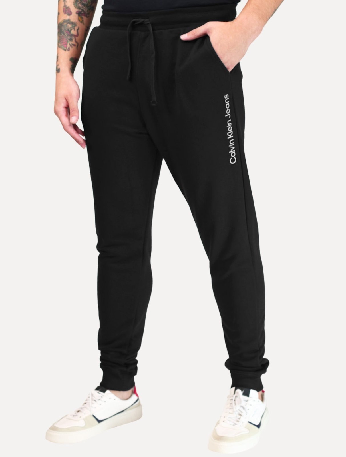 Imagem principal Calça Calvin Klein Jeans Masculina Moletom Side New Logo Preta Calvin Klein preto