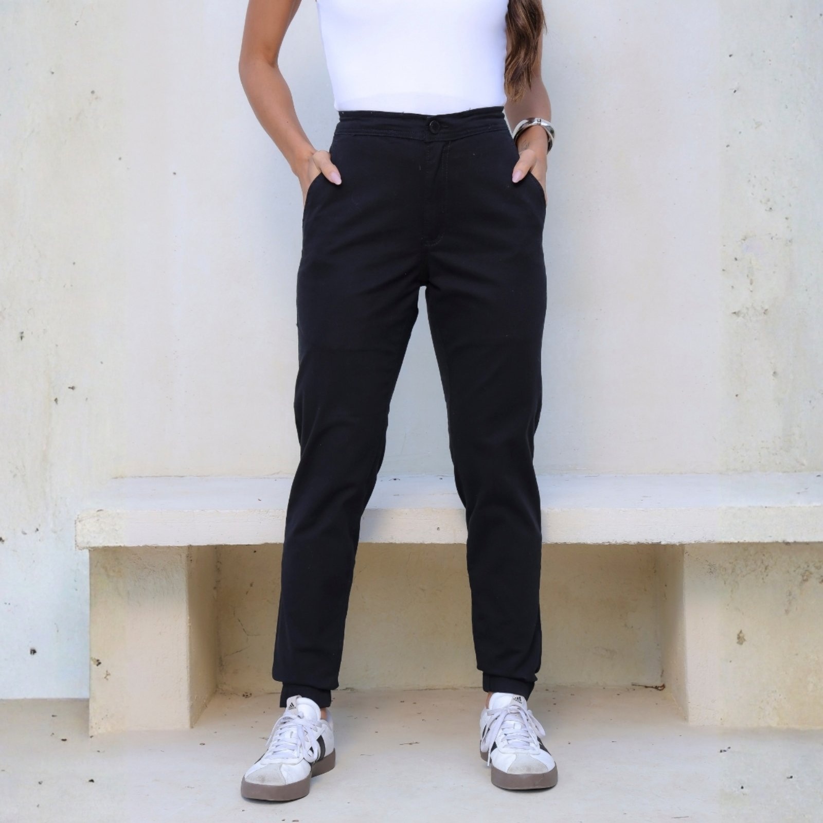 Imagem principal Calça Jogger Sarja Feminina Bolso-Faca Comfy Revanche Brampton Revanche preto