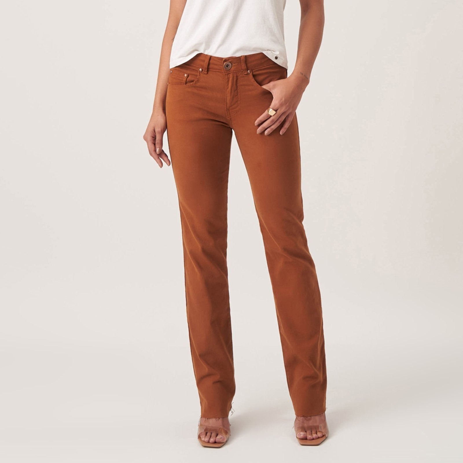 Imagem principal Calça Jeans Color Reta Judy Barra a Fio Terroso Bloom marrom