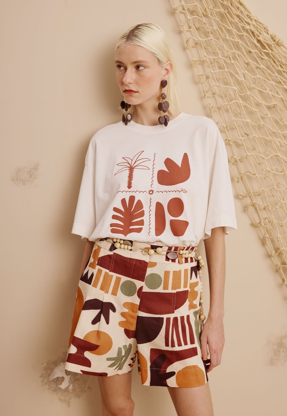 Imagem principal Short Pregas Estampado Ribeirinha CaCay marrom