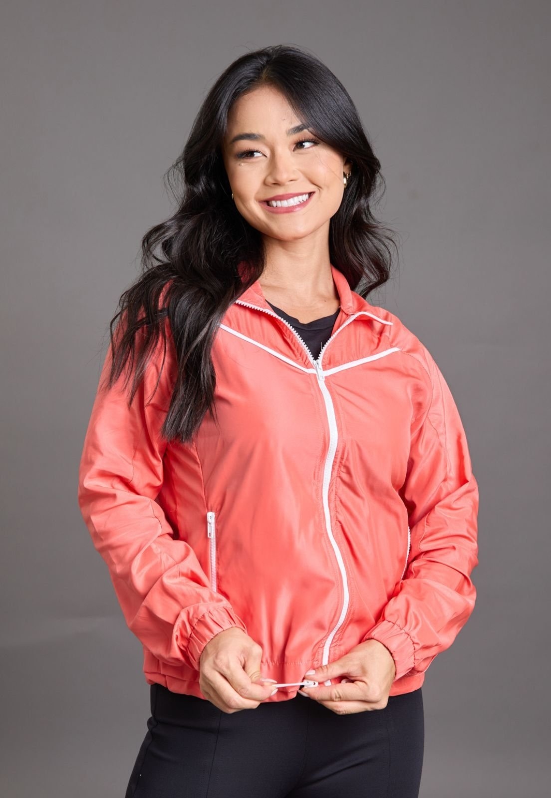 Imagem principal Jaqueta Corta Vento Feminina Lisa Color com Detalhe Dialogo Salmão DIALOGO bege/bordô/laranja/nude/rosa/rosê