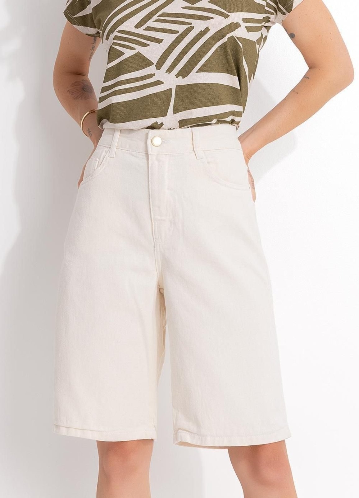 Imagem principal Bermuda Em Jeans Off White Quintess branco white