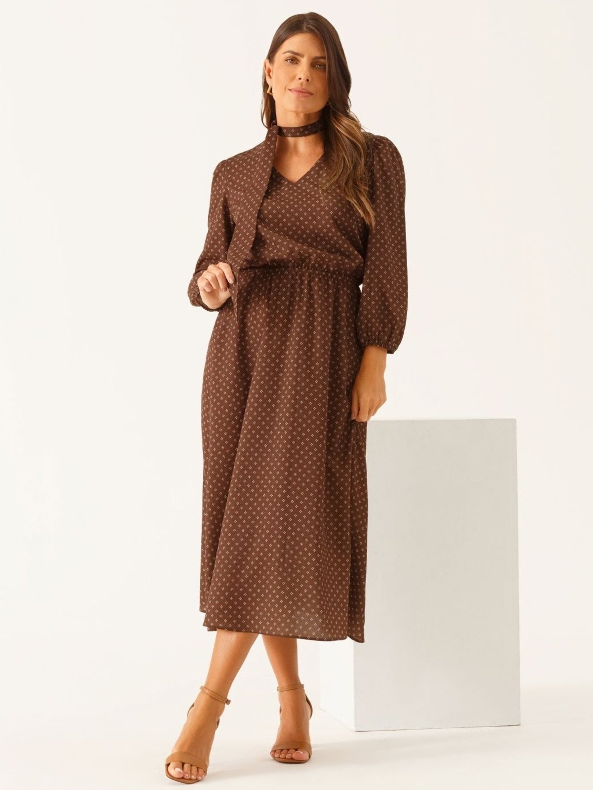 Imagem principal Vestido Longuete Decote V em Crepe Yohara Principessa marrom