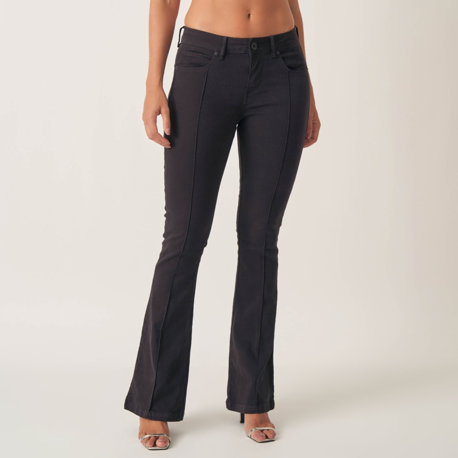 Imagem principal Calça Jeans Confort Flare Cintura Média Nervura Bloom preto