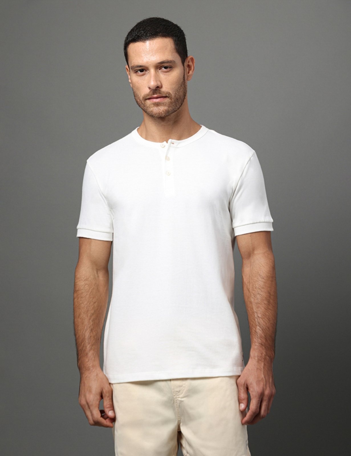 Imagem principal Polo Masculina Gola Portuguesa Calvin Klein Jeans - Off White Calvin Klein Jeans off-white white