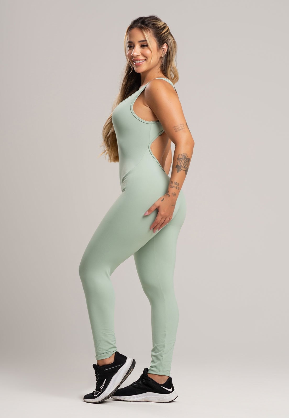 Imagem principal Macacão Costas Abertas MVB Modas Feminino Suplex Academia Fitness Poliamida Pistache Mvb Modas verde/verde oliva