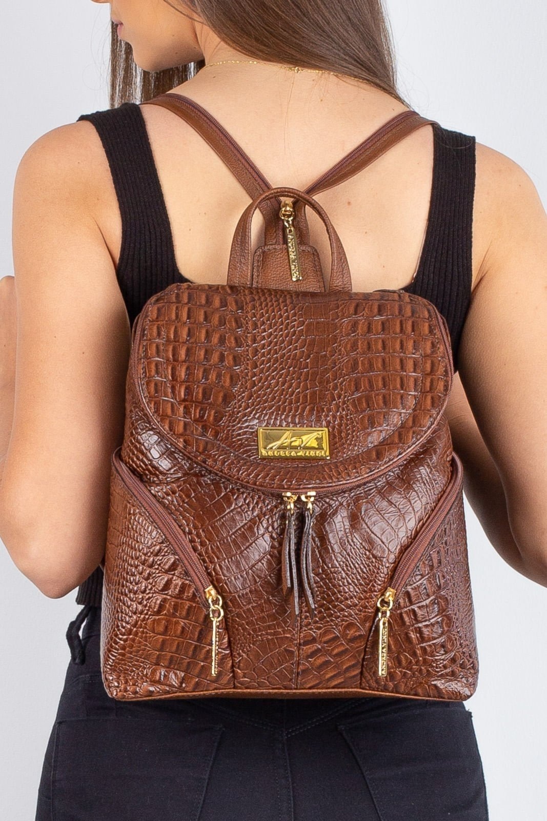 Imagem principal Mochila pequena de couro croco Cecília - Whisky Andrea Vinci café