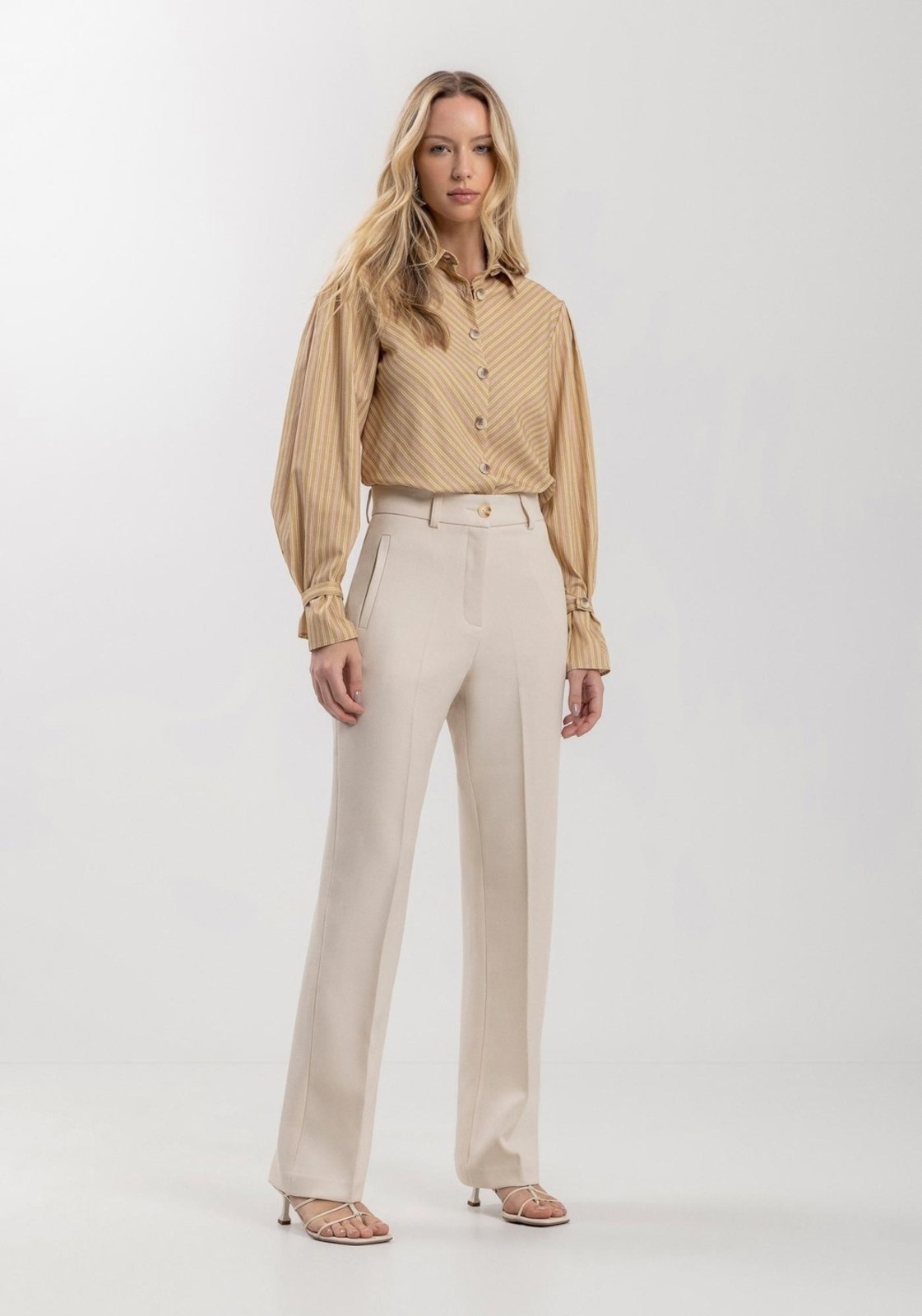 Imagem principal Calça Lez a Lez Reta Alfaiataria Com Cintura Média E Bolsos Embutidos Lez a Lez poás