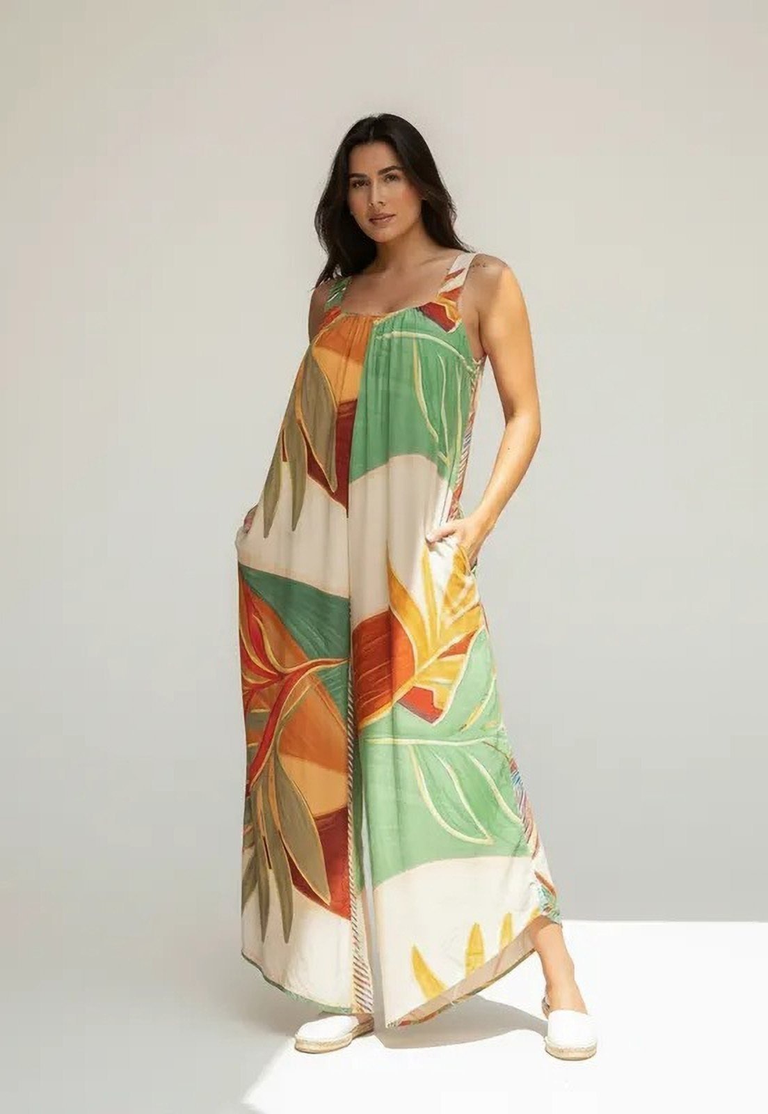 Imagem principal Macacão CabanaFree Saruel Guri Viscose Alça com Elástico Estampa Jardim do Sol Cabanafree estampado