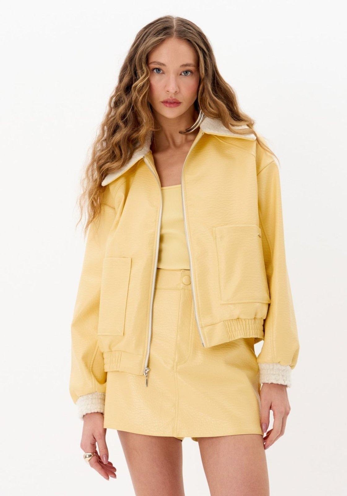 Imagem principal Jaqueta Oversized Com Detalhe De Pelo My Favorite Things amarelo