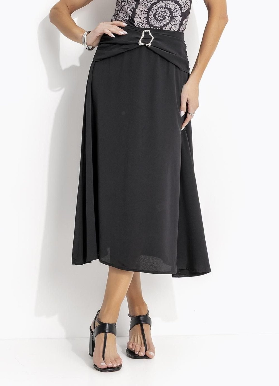 Imagem principal Saia Em Crepe Plano Preta Quintess preto