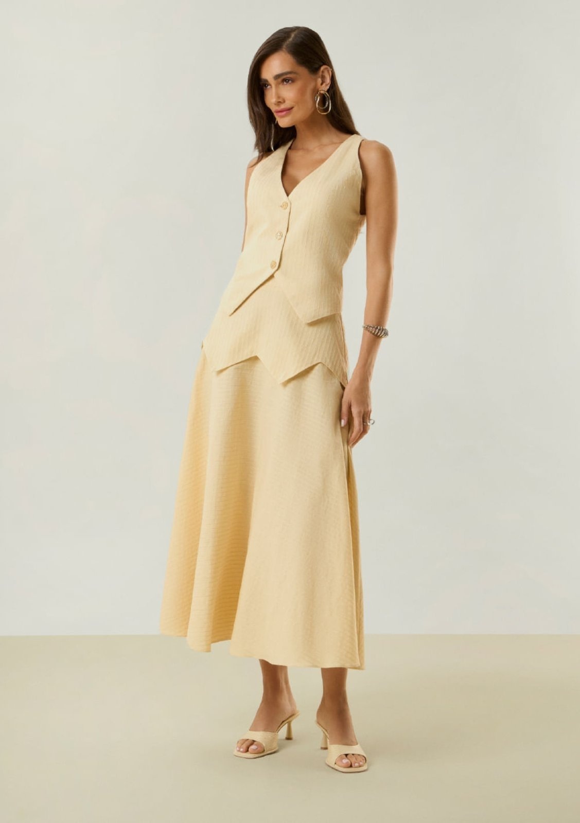 Imagem principal Saia Maria Valentina Evasê édia Midi Maria Valentina bege