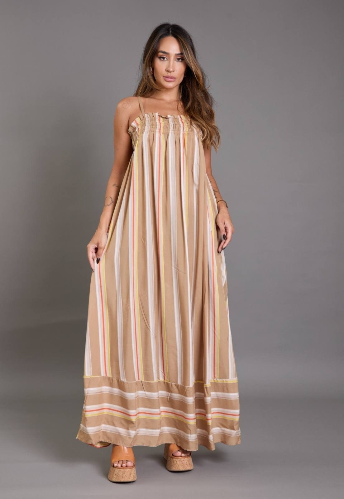 Imagem principal Vestido Longo Listrado Alças Finas VHF Variedades Estiloso Caqui VHF VARIEDADES azul caqui