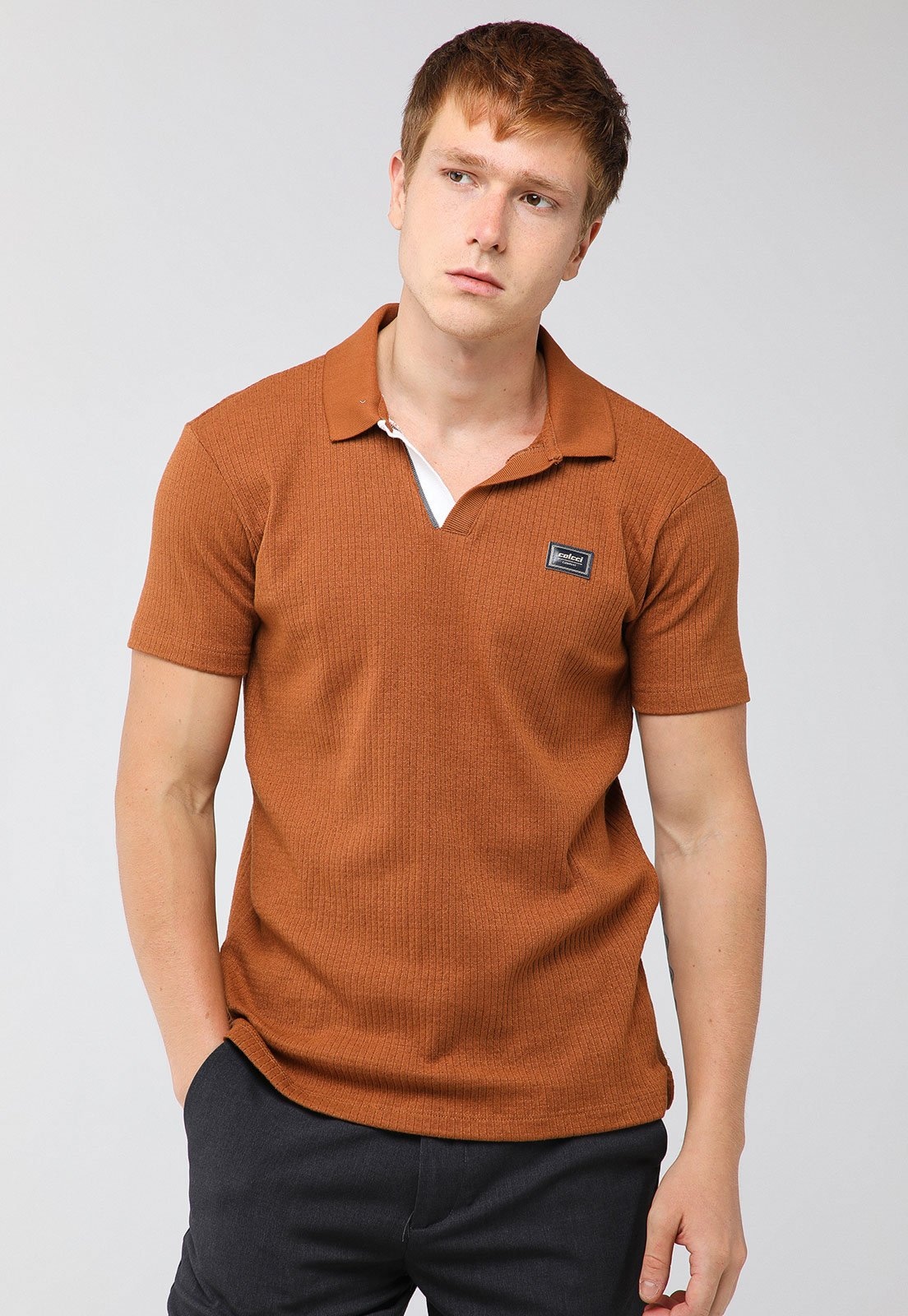 Imagem principal Polo Masculina Colcci Textura Canelada Caramelo Colcci marrom