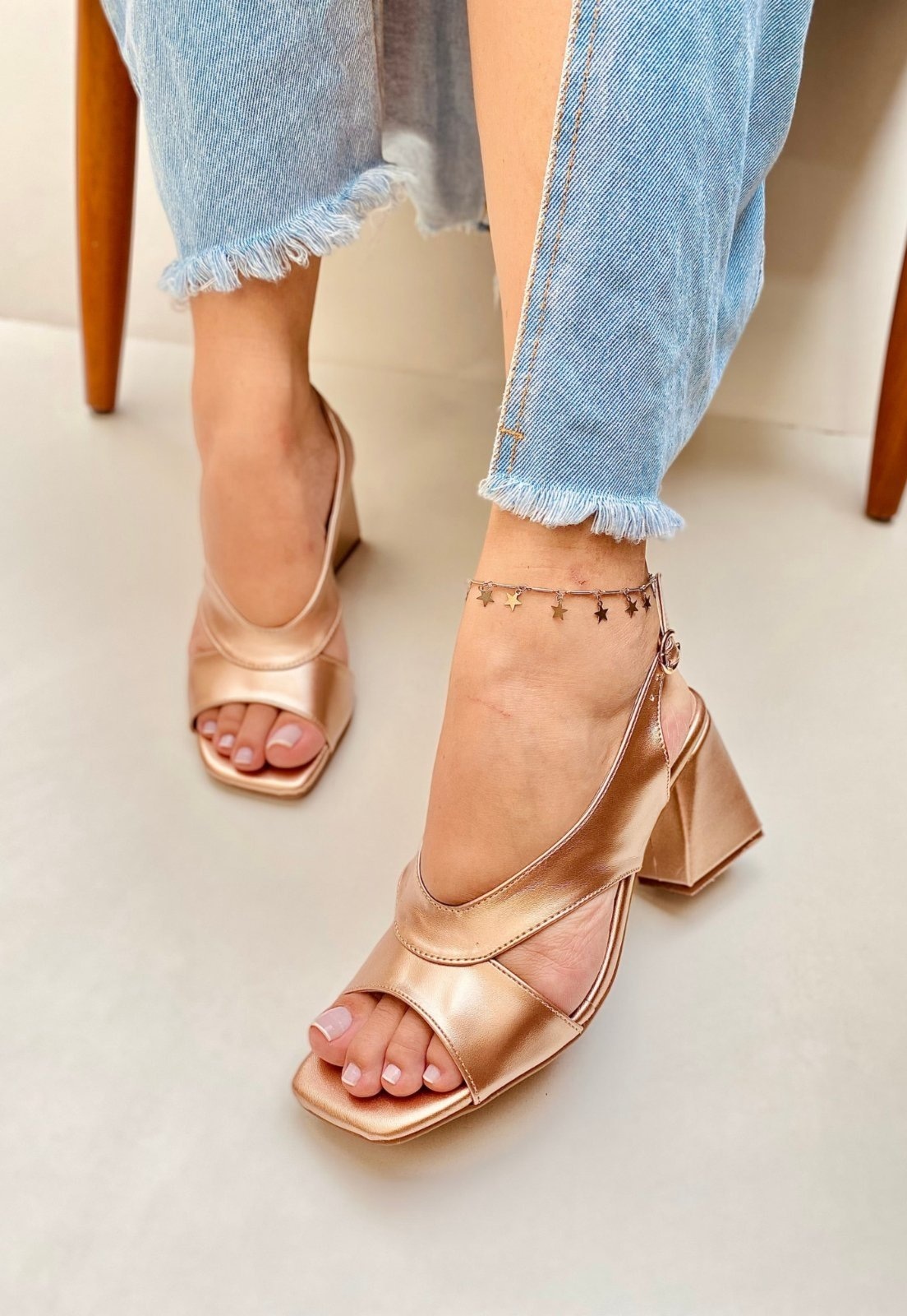 Imagem principal Sandália Salto Geométrico Feminina Atalia Shoes Metalizado Slingback Tendência 2025 Atalia Shoes bronze/cobre