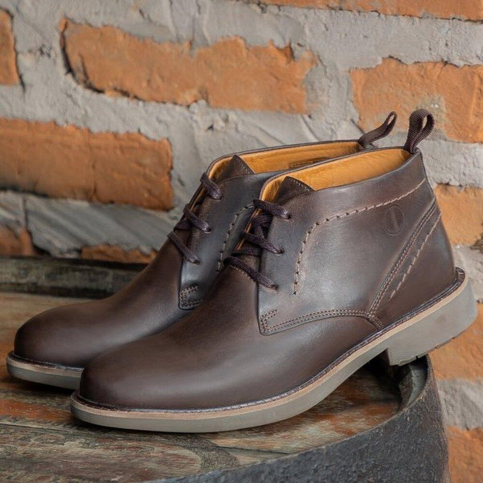 Imagem principal Bota Cano Curto Masculina Couro Look Stock Confortável Lookstock Botinas marrom