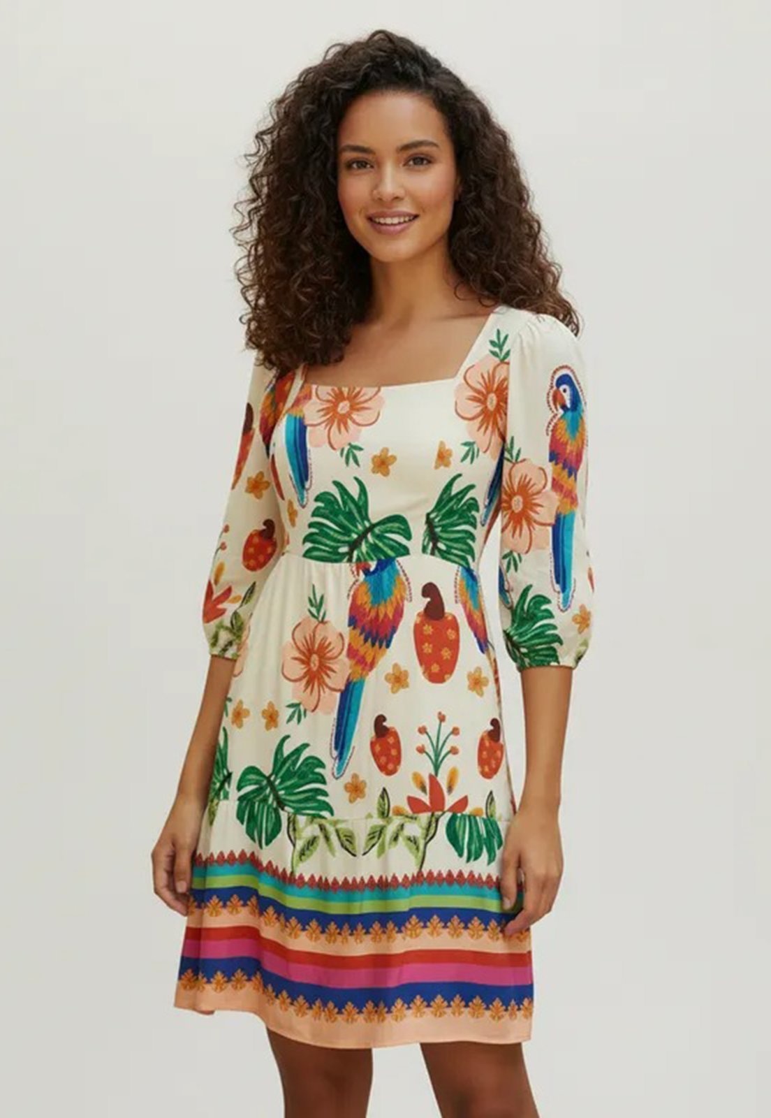 Imagem principal Vestido CabanaFree Curto Manga 3/4 Estampa Arara Brasileira Cabanafree branco/estampado