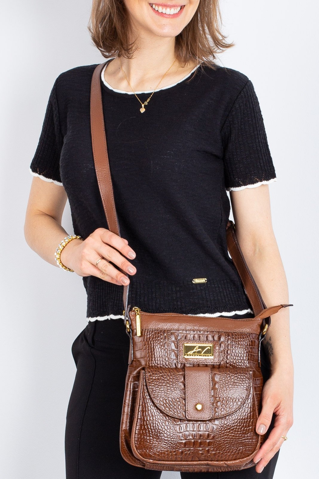 Imagem principal Bolsa tiracolo de couro croco Elis - Whisky Andrea Vinci bege