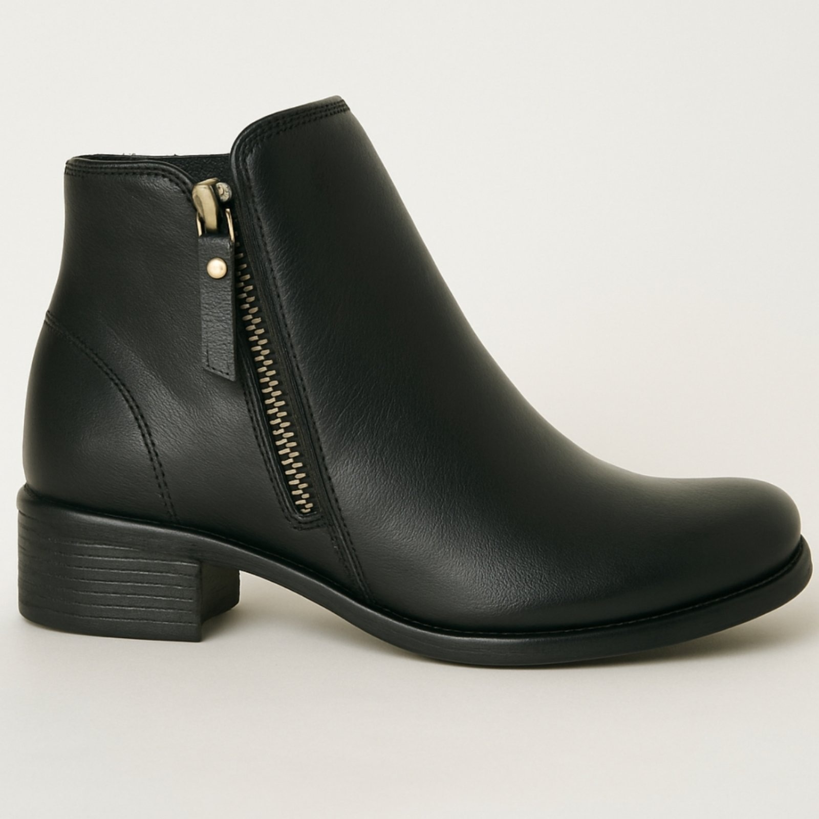 Imagem principal Bota Couro Legitimo Snikgreen Cano Curto Saltinho Quadrado Macia Confortável Snikgreen preto