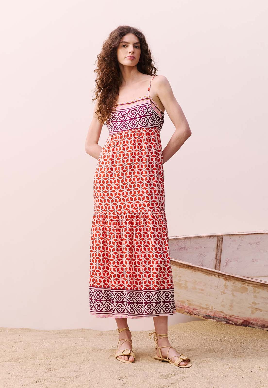 Imagem principal Vestido CaCay Midi Decote Reto CaCay vermelho