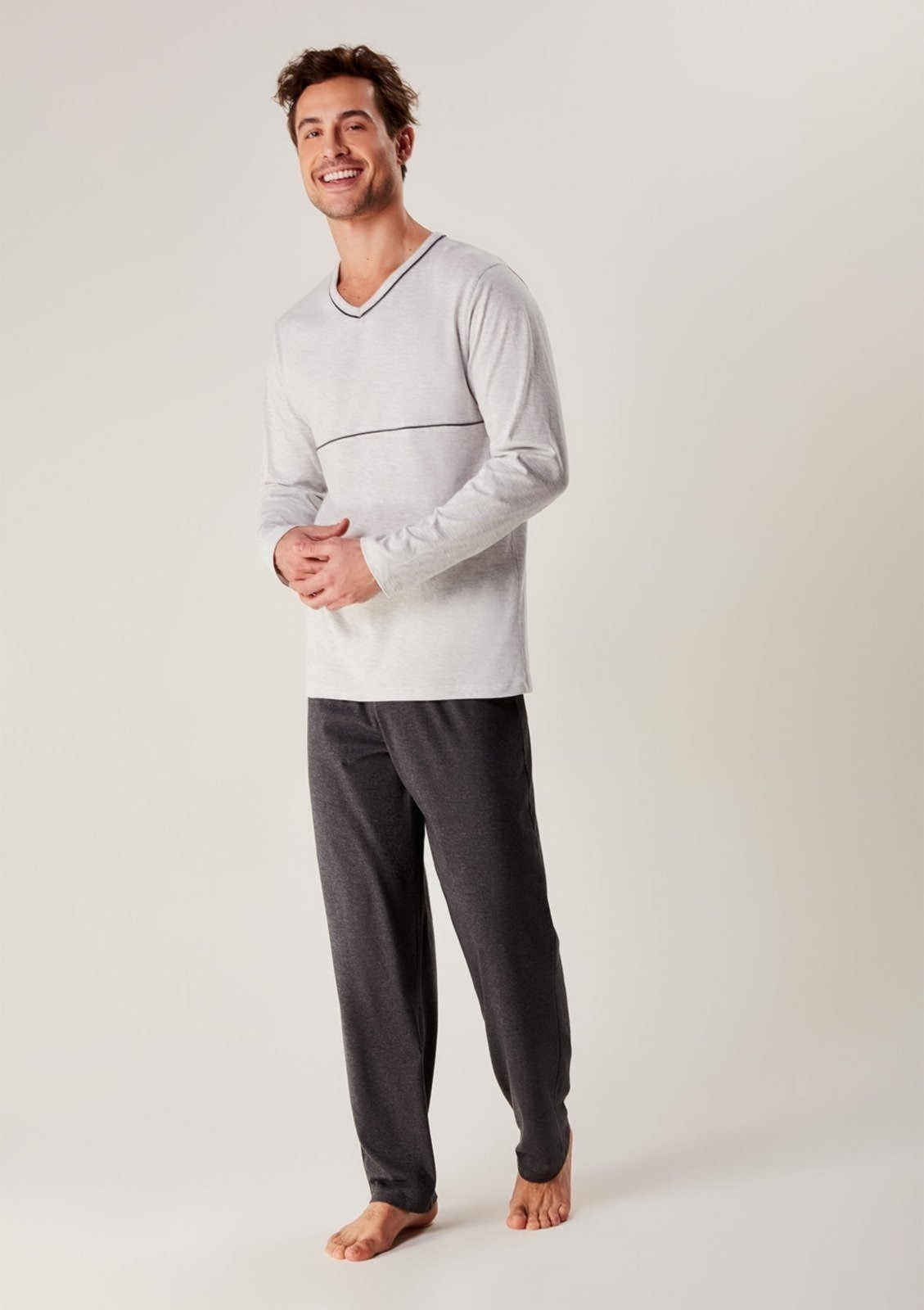 Imagem principal Pijama Masculino Longo Com Decote V Hering cinza