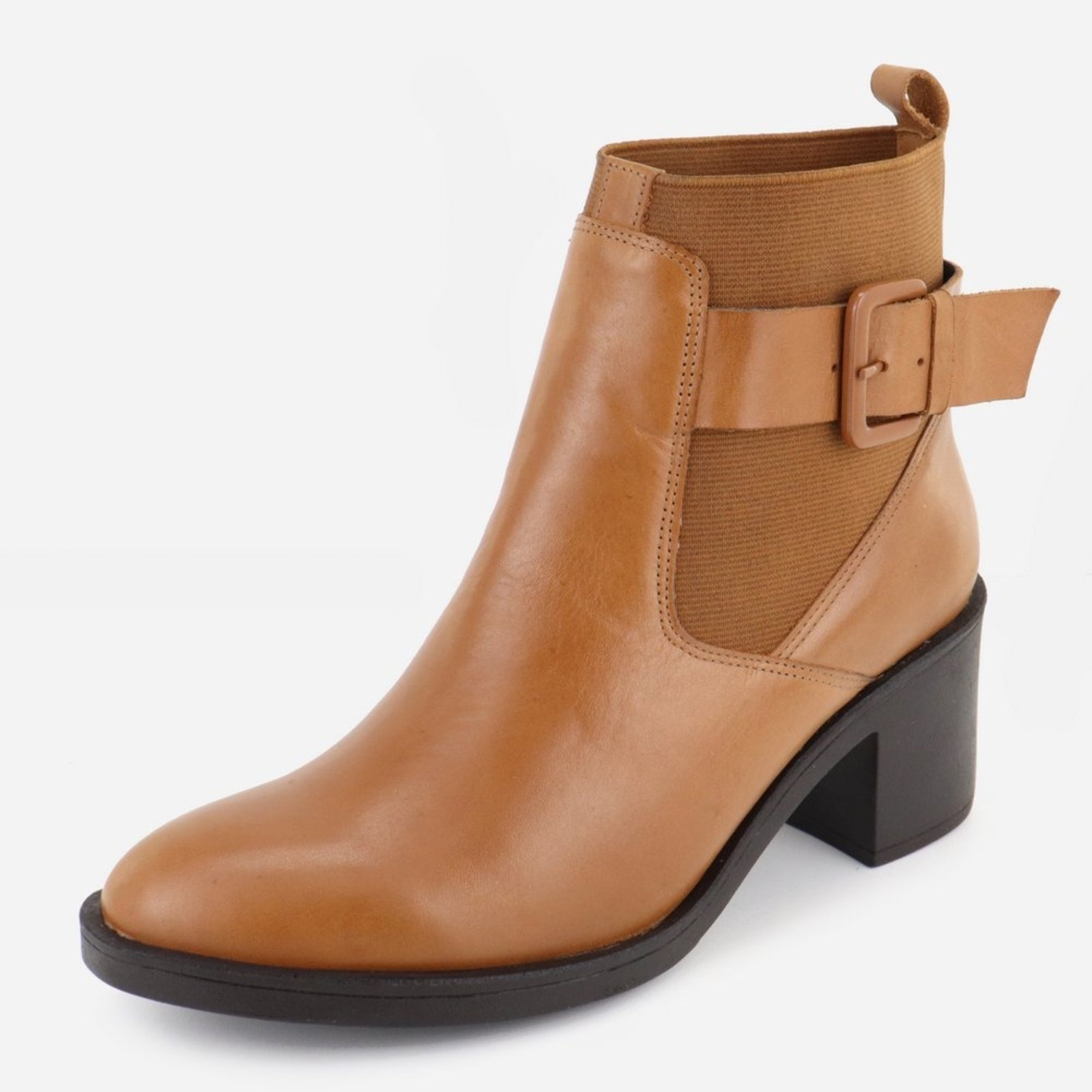 Imagem principal Bota em Couro Chelsea Cano Curto Fivelas Lisa Maria Paula Conforto Camel MARIA PAULA caramelo