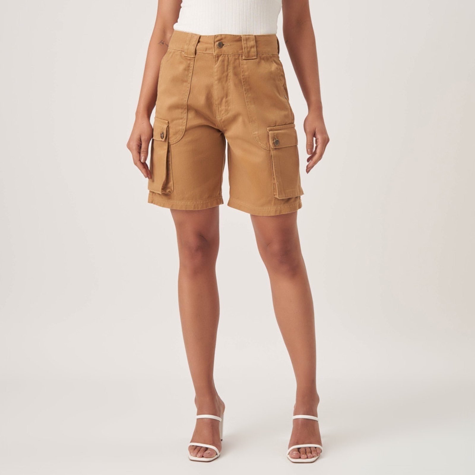 Imagem principal Bermuda Jeans Color Bolso Fole Cargo Caqui Chic Bloom bege/cáqui caqui