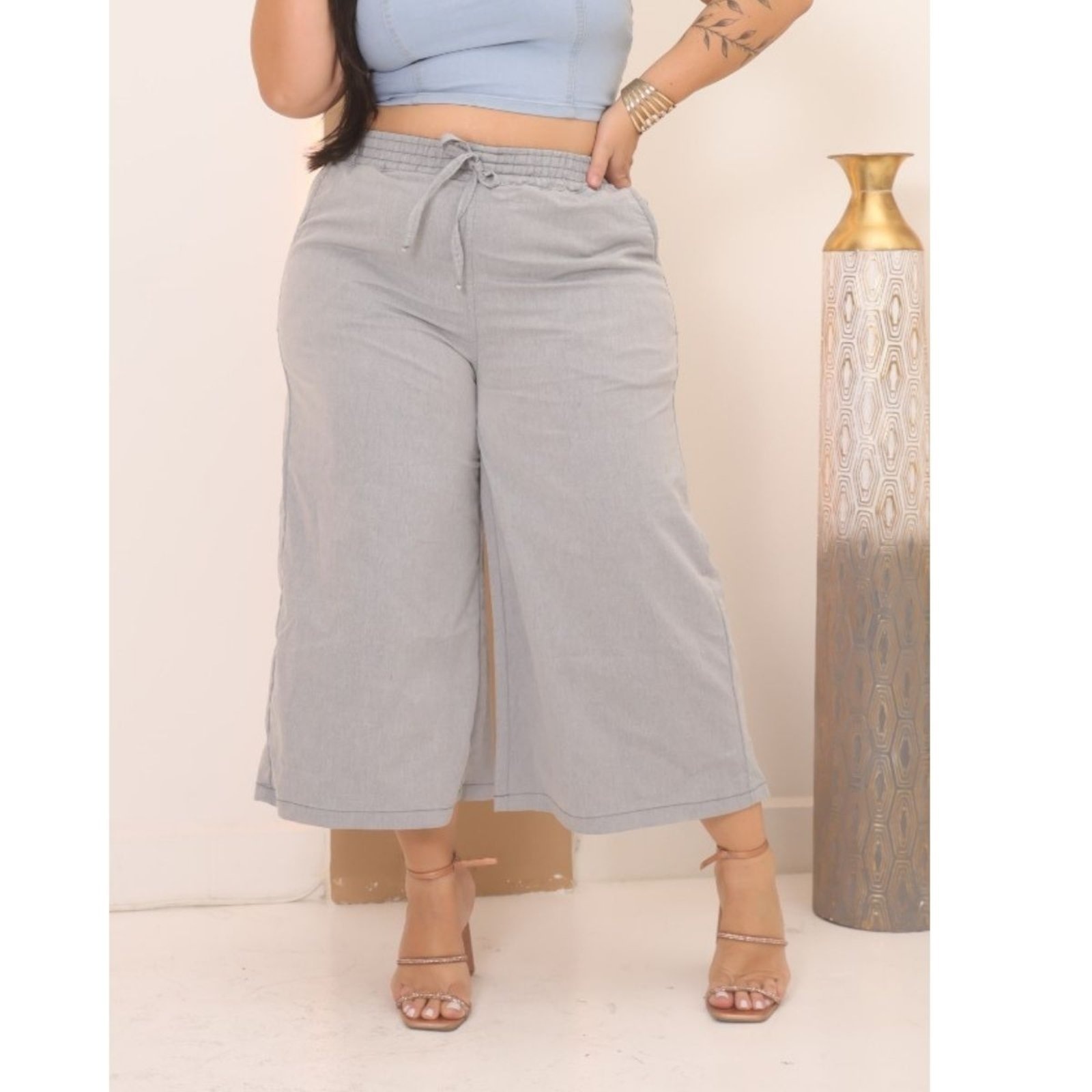Imagem principal Calça Pantacourt Feminina Alleppo Jeans Plus Size com Elástico na Cintura Alleppo Jeans cinza